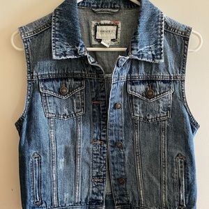 NWOT forever 21 blue denim vest